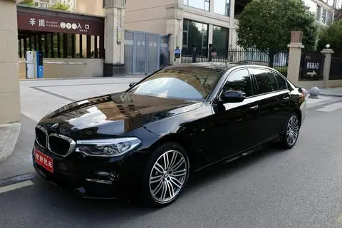 BMW 5 Series 2018 — фото 1