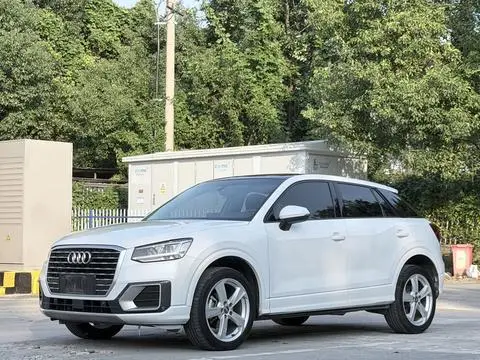 Audi Q2L 2018 — фото 1