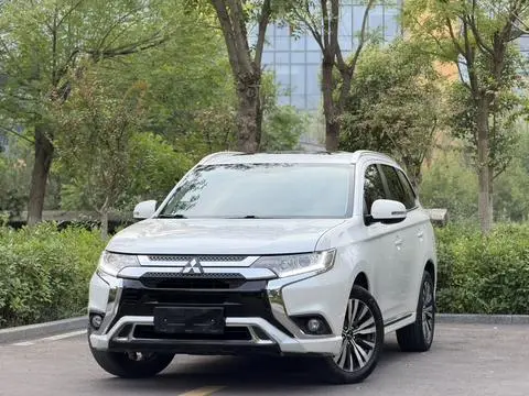 Mitsubishi 欧蓝德 2020 — фото 1