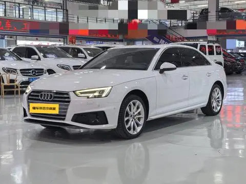 Audi A4L 2018 — фото 1