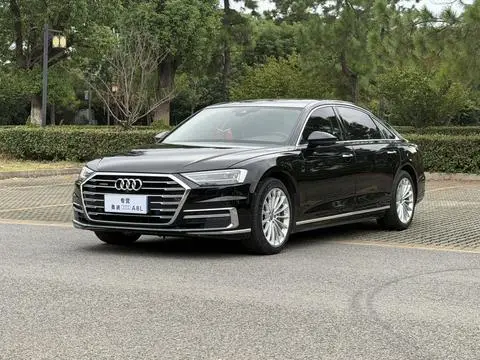 Audi A8 2018 — фото 1