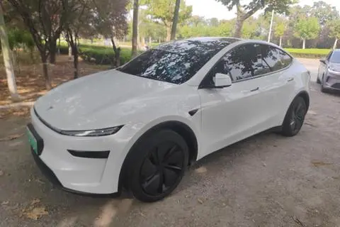 Tesla Model Y 2025 — фото 1