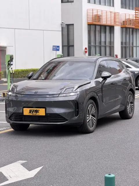 Lynk & Co 08 EM-P 2025