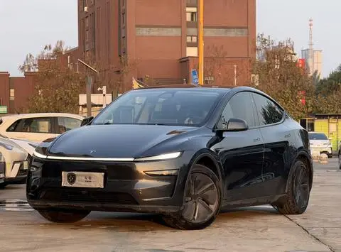 Tesla Model Y 2025 — фото 1