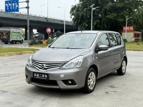 Nissan 骊威 2013