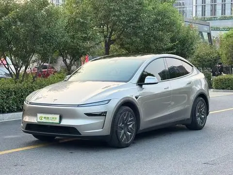 Tesla Model Y L 2025