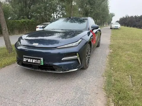 Geely 星耀8 PHEV 2025