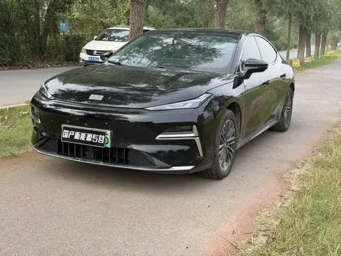 Geely 星耀8 PHEV 2025