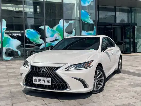 Lexus ES 2022