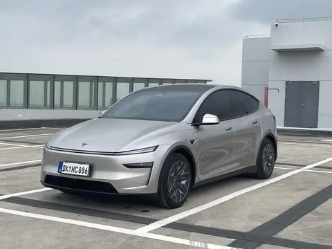 Tesla Model Y L 2026