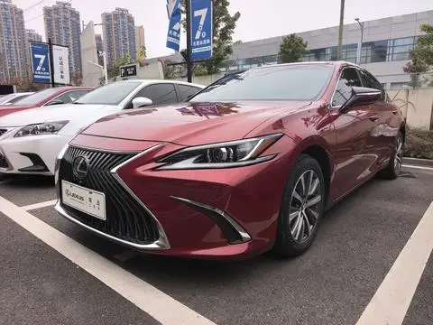 Lexus ES 2020