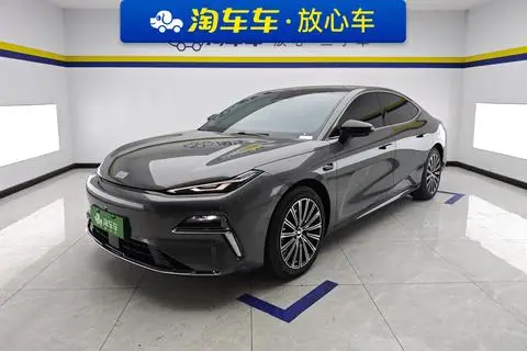 Geely 星耀8 PHEV 2025