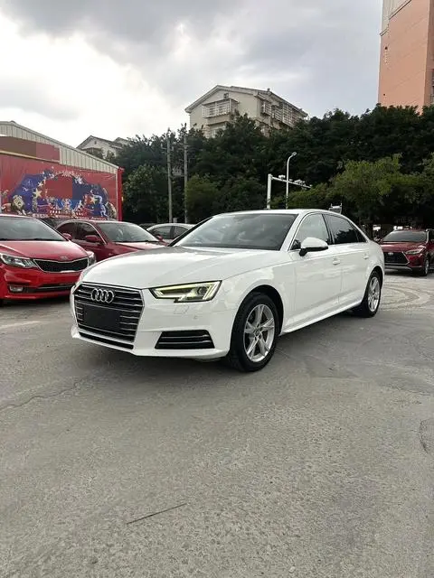 Audi A4L 2018 — фото 1
