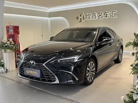 Lexus ES 2025