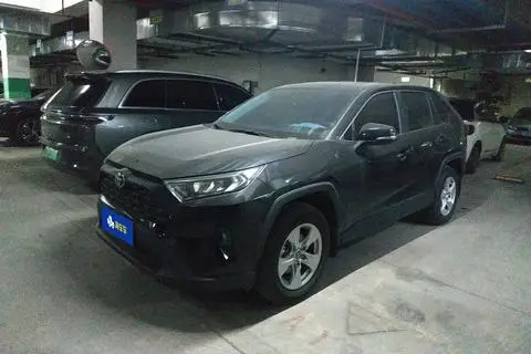 Toyota RAV4 2023 — фото 1