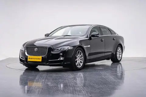 Jaguar XJ 2016 — фото 1