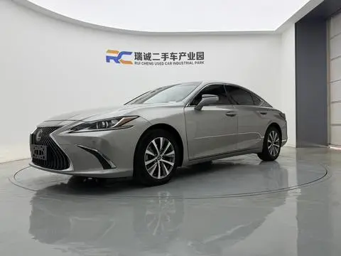 Lexus ES 2020