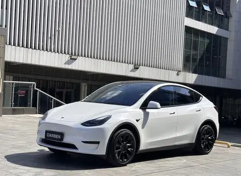 Tesla Model Y 2024 — фото 1