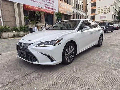 Lexus ES 2020