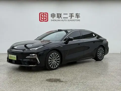 Geely 星耀8 PHEV 2025 — фото 1