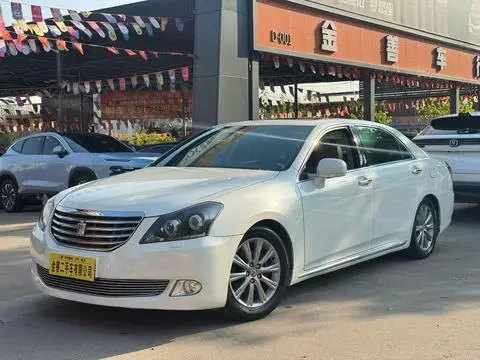 Toyota Crown 2011