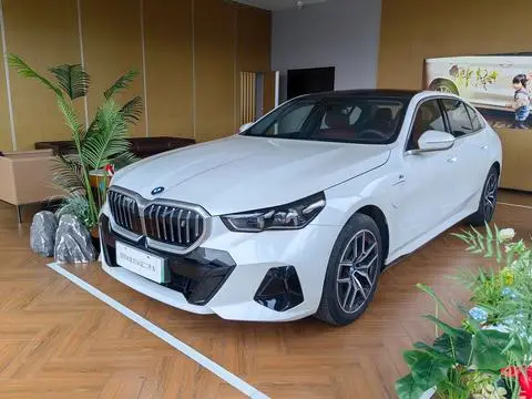 BMW i5 2025 — фото 1