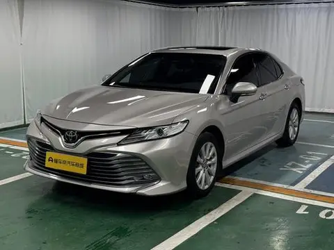 Toyota Camry 2019 — фото 1