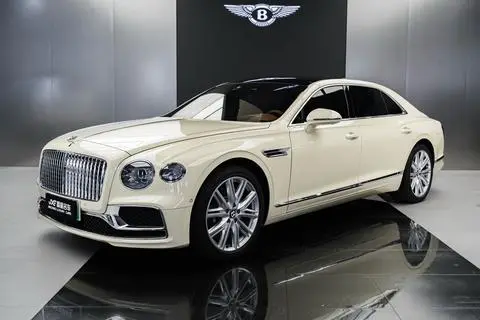 Bentley 飞驰PHEV 2022 — фото 1