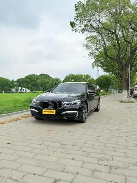 BMW 7 Series 2018 — фото 1
