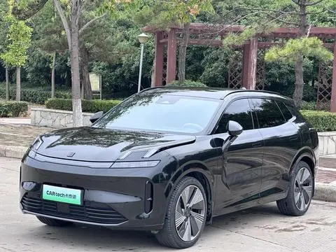 Lynk & Co 08 EM-P 2023