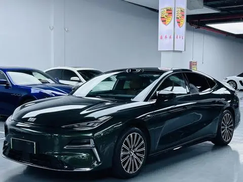Geely 星耀8 PHEV 2025