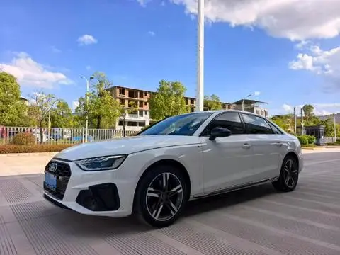 Audi A4L 2022 — фото 1