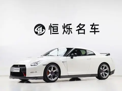 Nissan GT-R 2015
