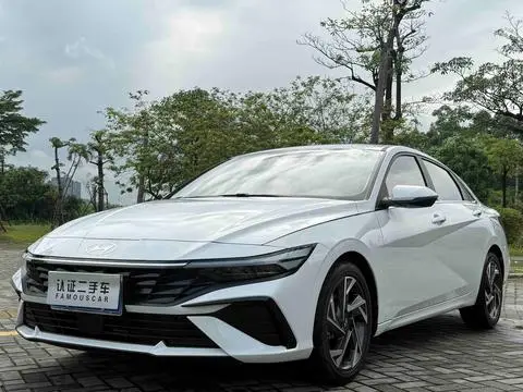 Hyundai Elantra 2023 — фото 1