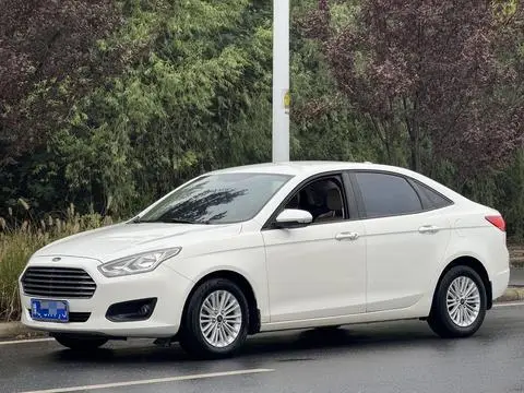 Ford Escort 2015 — фото 1