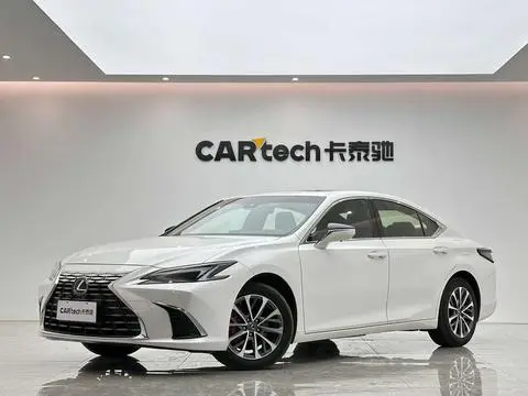 Lexus ES 2025
