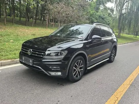 Volkswagen Tiguan L 2018 — фото 1