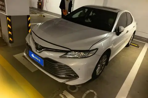 Toyota Camry 2018 — фото 1