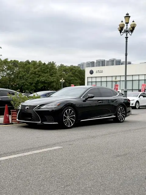 Lexus LS 2021