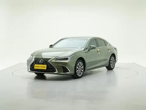 Lexus ES 2025