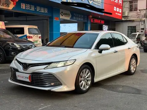 Toyota Camry 2018 — фото 1