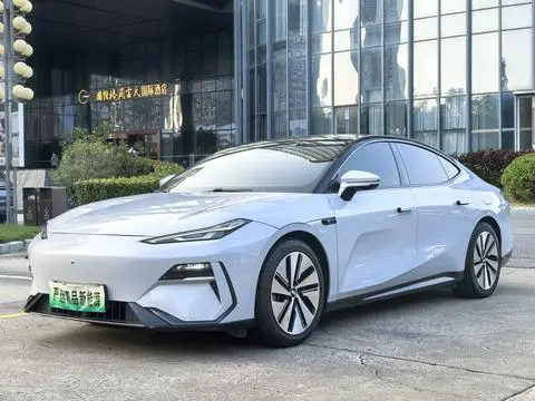Geely E8 2024