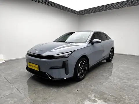 Geely L6 2023