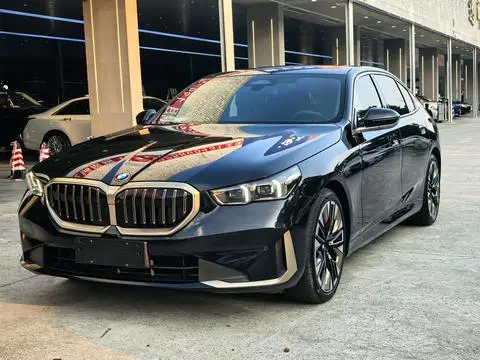 BMW 5 Series 2024 — фото 1