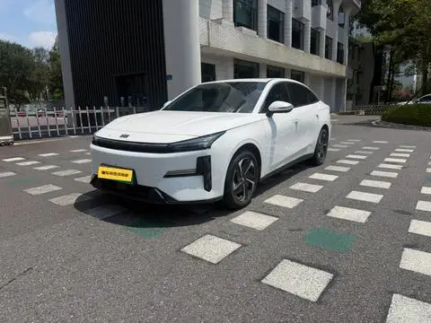 Geely L6 2024