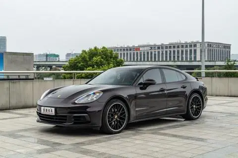Porsche Panamera 2019 — фото 1