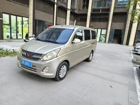Wuling 荣光V 2016