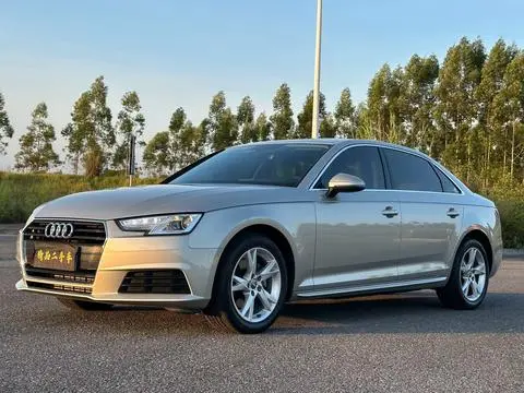 Audi A4L 2017 — фото 1