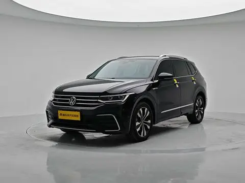 Volkswagen Tiguan L 2023 — фото 1