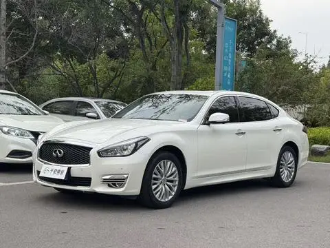 Infiniti Q70 2019